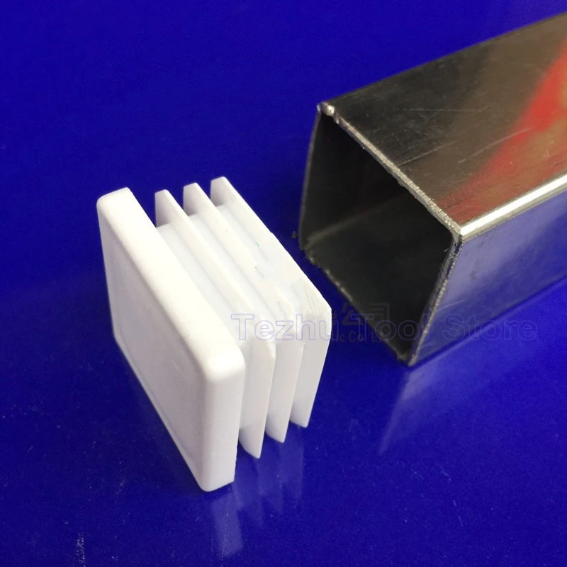 Бяла пластмасова квадратна заглушающая накрайник за Поставяне на тръба в тръба накрайник за мебелната крака устойчива на плъзгане защитна подплата за краката