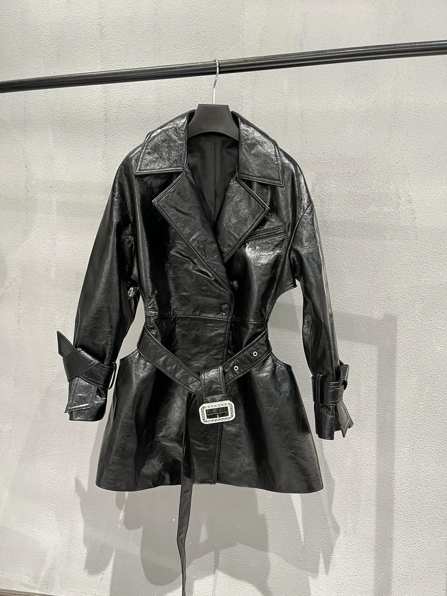 Черно дълго палто от агнешка кожа, aurora, малко по-свободно, ежедневна мода 2023, есенна новост, топла 0307